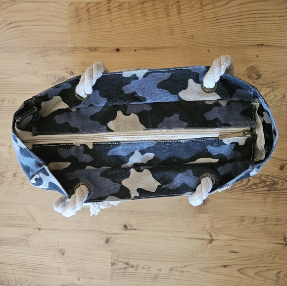 Malirona Women's Tote Bag - Picture 3 of 10